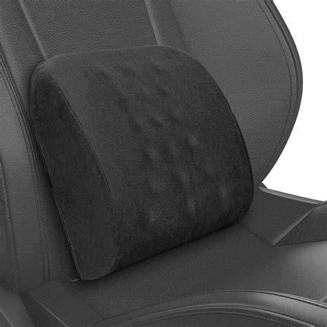 Immagine di un cuscino lombare in memory foam con frecce che indicano i punti di supporto