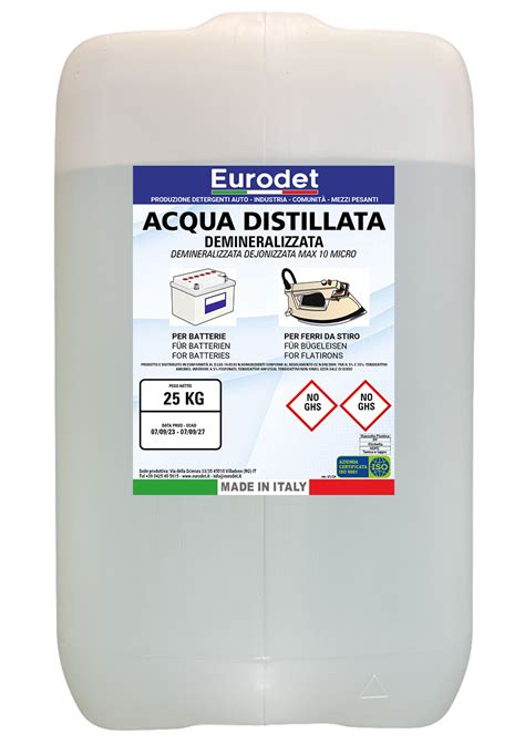 Liquido lavavetro specifico e acqua distillata