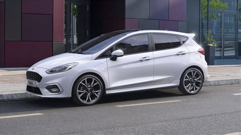 Ford Fiesta Hybrid in città