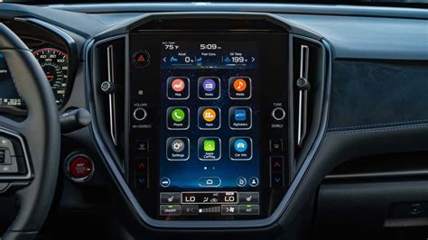 Cruscotto Subaru Outback con display infotainment e telecamera