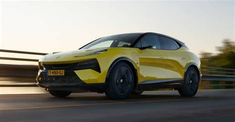 Lotus Eletre in azione su strada