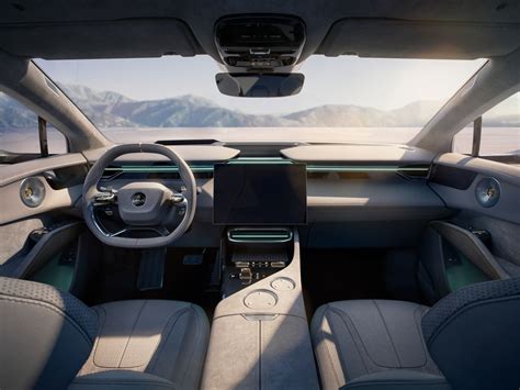 Interni lussuosi e futuristici della Lotus Eletre