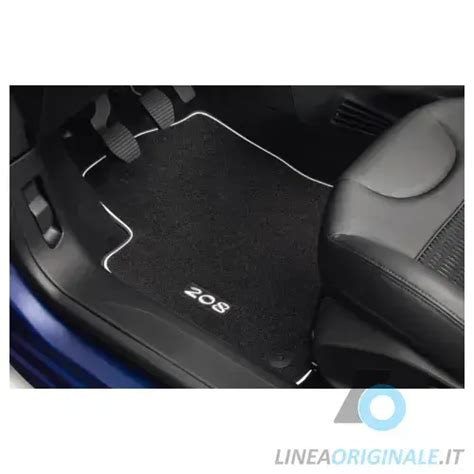Interni Peugeot 208 con tappetini in velluto