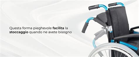 Automobile con spazio per sedia a rotelle sul sedile posteriore