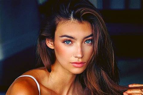 Immagine tematica di una modella o influencer