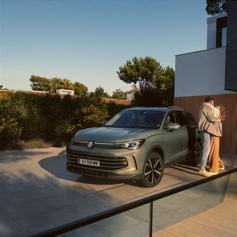 Volkswagen Tiguan in un ambiente urbano