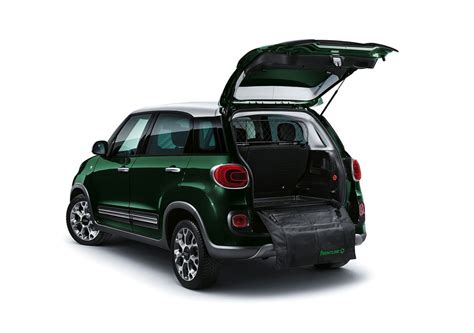 Fiat 500L con il Dog Kit di Frontline