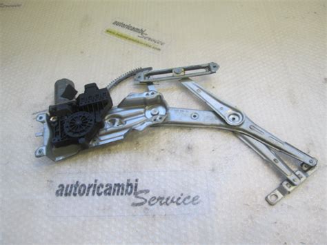 meccanismo alzacristallo auto
