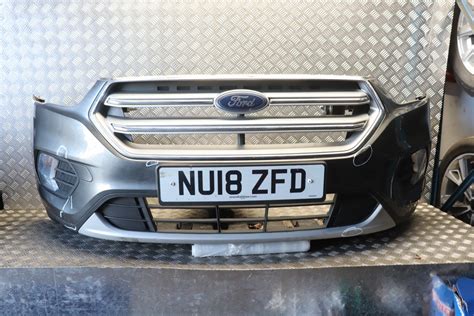 Ford Kuga with front bumper grill highlighted