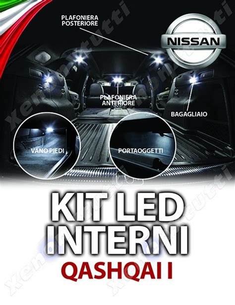 Interni della Nissan Qashqai 2008 con tetto panoramico