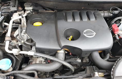 Dettaglio del motore 1.6 benzina della Nissan Qashqai 2008