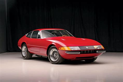 Ferrari 365 GTB/4 Daytona con fari a scomparsa