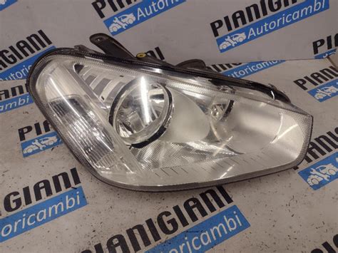 Ford C-MAX faro anteriore