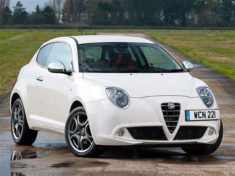 Alfa Romeo MiTo in una curva stretta