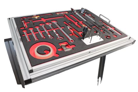 Attrezzi di base per l'installazione di un kit aftermarket in un garage