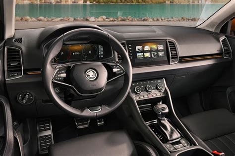 Dashboard Škoda Karoq con navigatore attivo