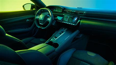 Interni sportivi della Peugeot 508 SW PSE