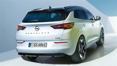 Opel Grandland frontale con Opel Vizor