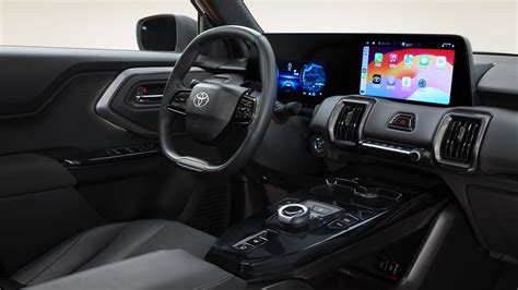 Interni Toyota Urban Cruiser con cruscotto digitale
