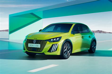 Peugeot 208 vista di tre quarti anteriore