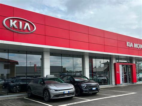 Concessionaria Kia auto in esposizione