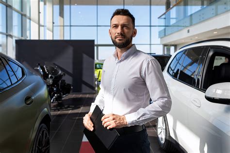 Formazione e competenze del venditore auto