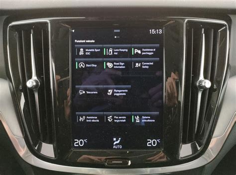 Interni Volvo V60 con cruscotto virtuale