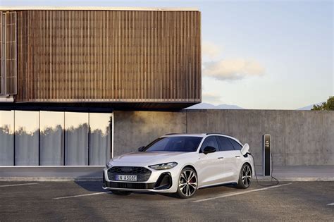 Audi A5 Avant e-hybrid quattro S line frontale