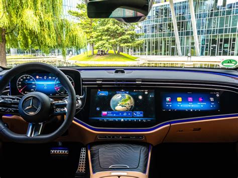 Interni della Mercedes GLE con display MBUX