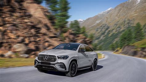 Mercedes GLE su strada di montagna