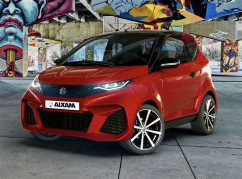 Minicar Aixam parcheggiata su strada