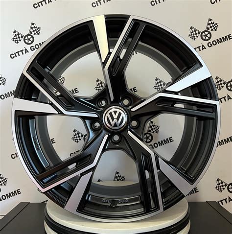 Galleria di diversi stili di cerchi in lega per Volkswagen Touareg R5