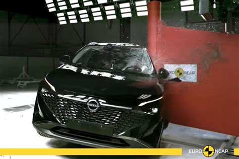 Nissan Qashqai in un crash test