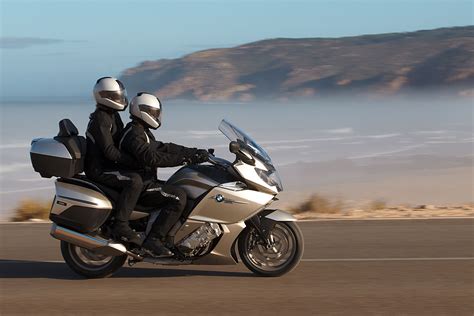 Coppia in viaggio su BMW K 1600 GTL
