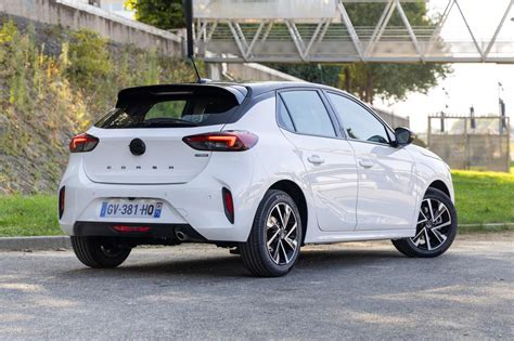 Opel Corsa Hybrid 110CV DTC6 design sportivo