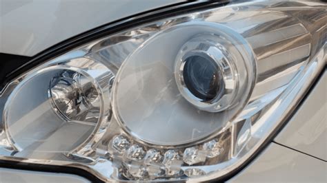 condensa all'interno del faro auto