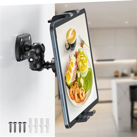 Tablet montato in cucina con supporto