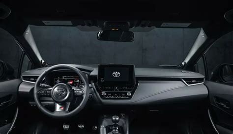 Interni Toyota Corolla con schermo multimediale