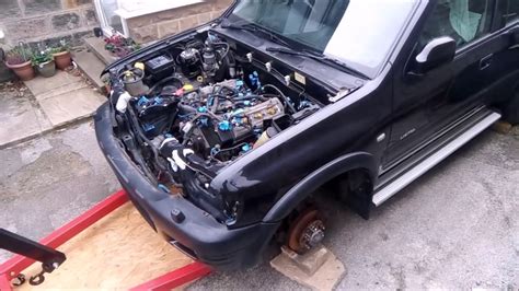 Opel Frontera engine bay