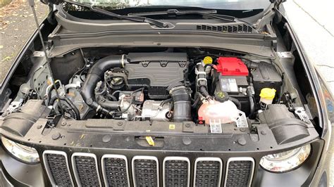 Motore Jeep CRD con iniettori in evidenza