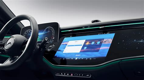 Mercedes Classe A interni sistema MBUX e doppio display widescreen