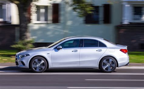 Mercedes Classe A Sedan versione tre volumi eleganza e spazio