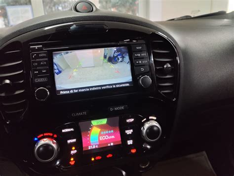 Nissan Juke con telecamera posteriore in azione