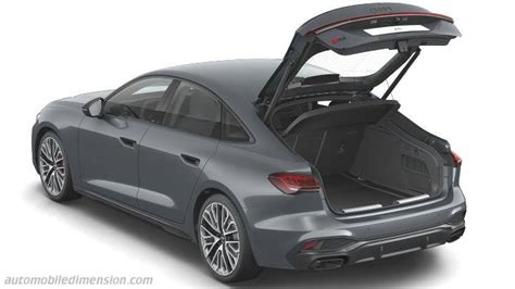 Sezione posteriore Audi A5 Avant con bagagliaio aperto
