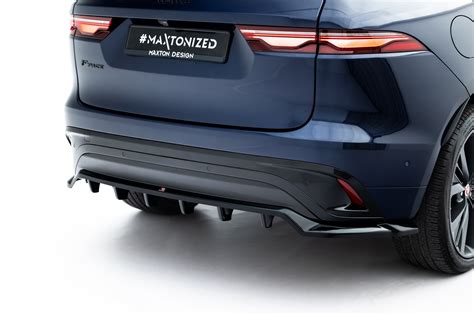 Jaguar F-PACE design posteriore con luci a doppia chicane