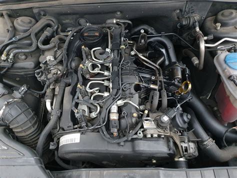Audi A4 2.0 TDI engine bay