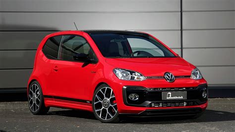 Volkswagen up! GTI in un contesto urbano