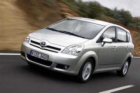 Toyota Corolla Verso vista di tre quarti anteriore