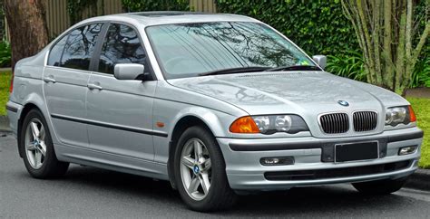 Diagramma delle diverse varianti di carrozzeria della BMW E46: berlina, coupé, cabriolet, touring