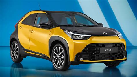 Toyota Aygo in miniatura su sfondo nero
